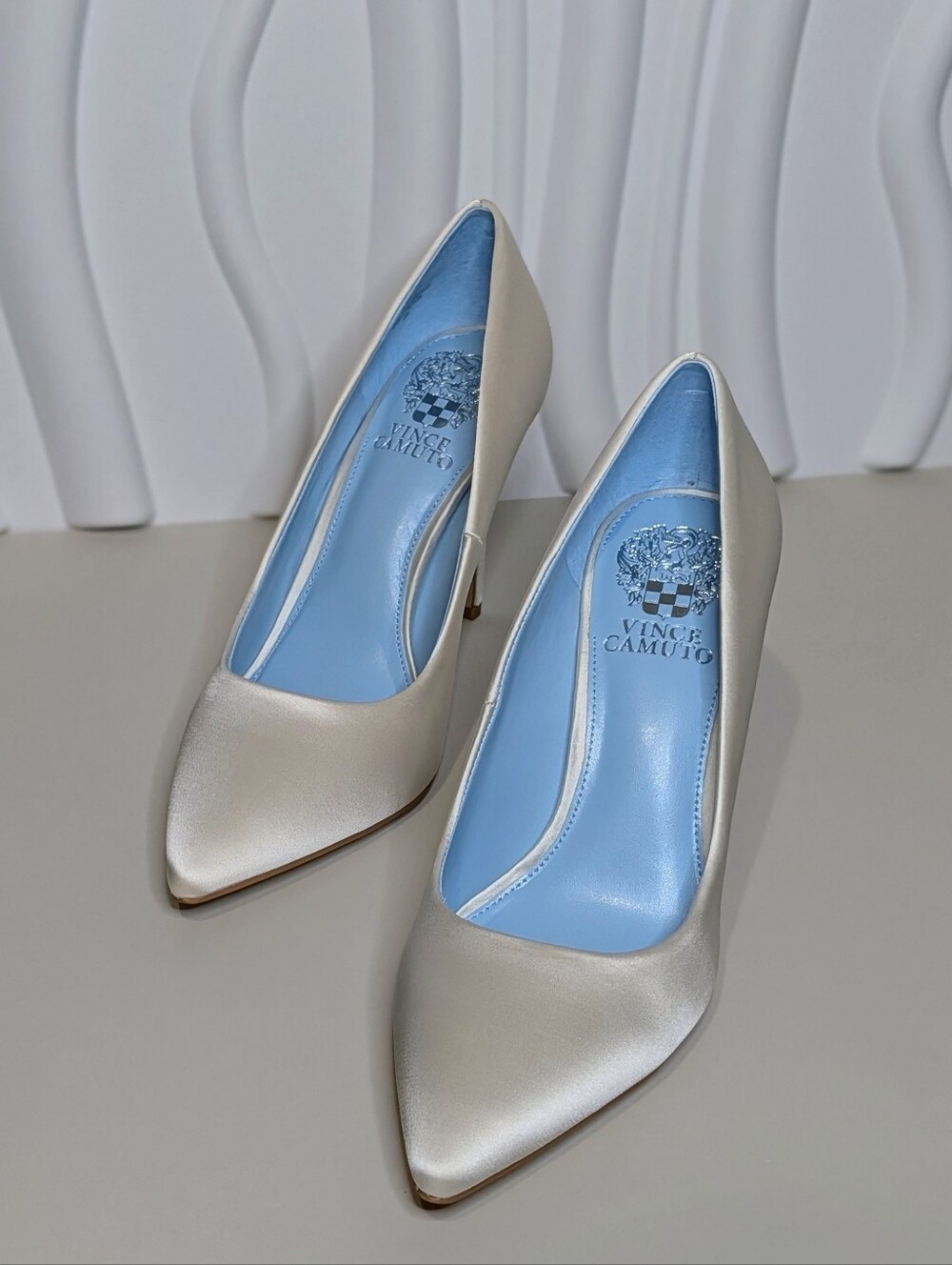 Vince Camuto Savilla Ivory Satin Bridal Wedding Pumps Heels NIB Size 8 - Picture 3 of 16